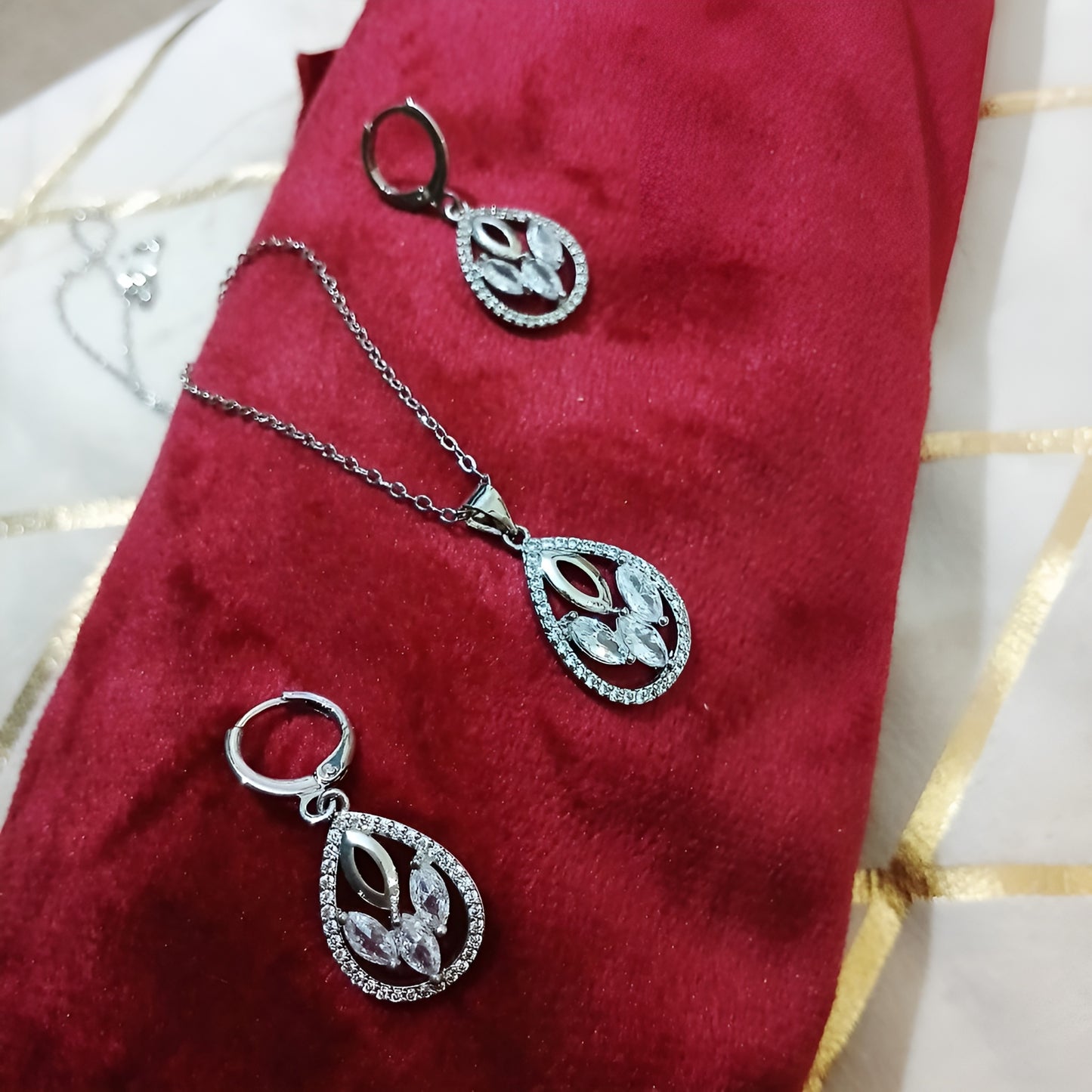 Elegant Teardrop Necklace & Earring Set – Irish Jewels